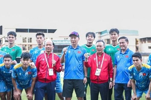 Nữ Việt Nam thắng 7-0; U-22 nhận tiếp lửa trước Malaysia
