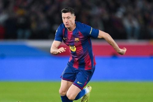 Barcelona mở cửa giữ Lewandowski thêm một mùa giải