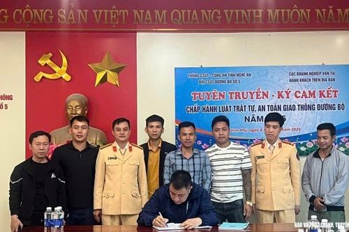 Doanh nghiệp vận tải, tài xế chở công nhân ký cam kết an toàn giao thông trên Quốc lộ 46