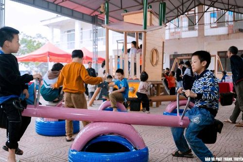 Làng Phú Nghĩa mở cửa sân chơi hòa nhập, tạo không gian an toàn cho hàng trăm trẻ nhỏ