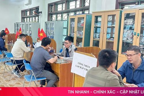Trao 'cần câu' giúp người dân thoát nghèo bền vững
