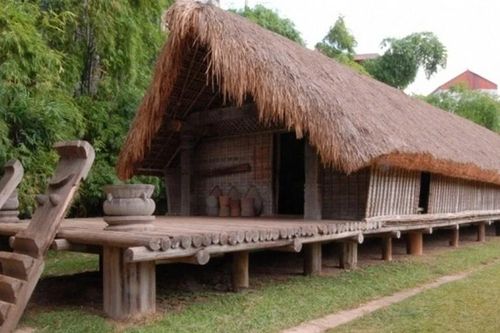 Nhà dài Ê Đê: Dấu ấn mẫu hệ và kiến trúc hình thuyền độc đáo giữa đại ngàn