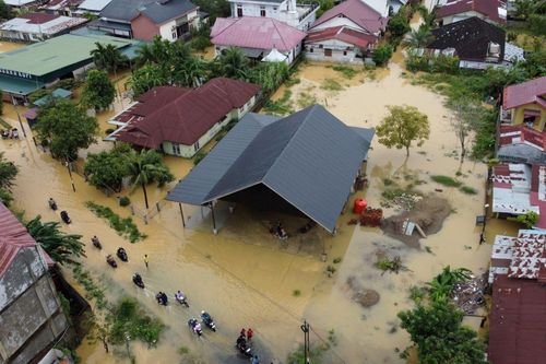 Gần 1.000 người thiệt mạng: Vì sao thiệt hại lũ ở Indonesia vượt xa các nước láng giềng?