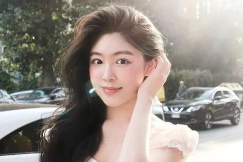 Lọ Lem - con gái Quyền Linh 'gây sốt' mạng xã hội với vẻ đẹp tự nhiên