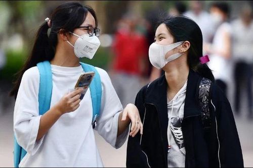 Đeo khẩu trang liên tục trong mùa lạnh: Lợi hay hại?