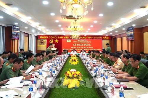 Gần dân để giữ bình yên từ mỗi thôn, xóm