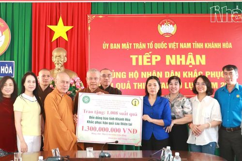 Ủy ban MTTQ Việt Nam tỉnh Khánh Hòa tiếp nhận kinh phí và hàng hóa hỗ trợ người dân khắc phục thiệt hại do mưa lũ