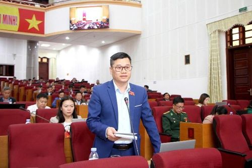Sôi nổi, thẳng thắn, trách nhiệm phiên thảo luận tại hội trường