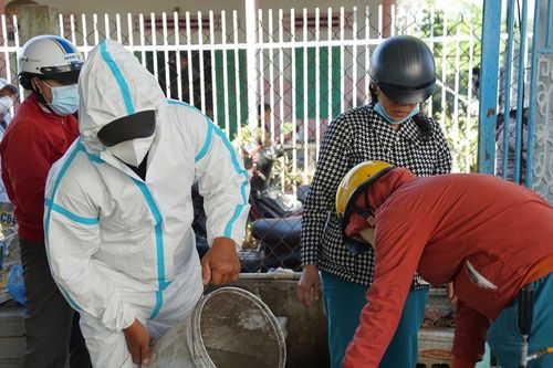 Khẩn trương vệ sinh môi trường, tái thiết cuộc sống sau lũ