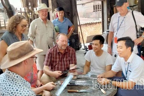 Đánh thức tiềm năng du lịch làng nghề