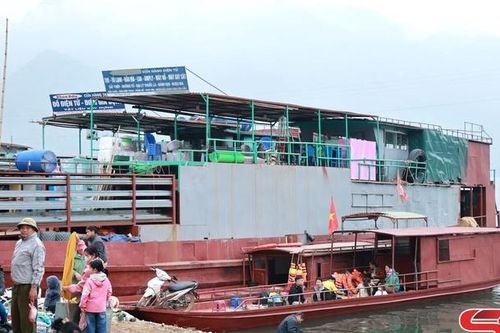 Nhộn nhịp chợ phiên Tân Phong