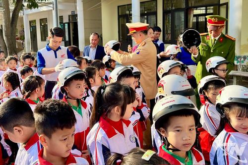 Tuyên truyền về an toàn giao thông tại Trường Tiểu học Trưng Vương