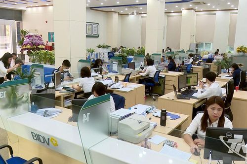 Dư nợ tín dụng tăng gần 20%