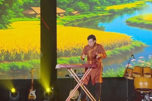 Lan tỏa dân ca Việt Nam qua nhạc cụ truyền thống