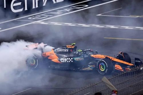 Max Verstappen không thể ngược dòng trong cuộc đua vô địch F1
