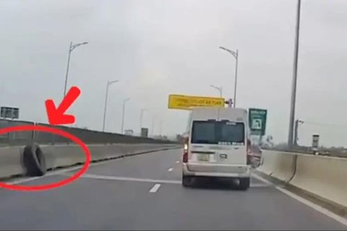 Xe container rơi hai bánh khi đang chạy trên cao tốc
