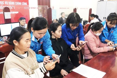 Đàm Thủy viết tiếp trang mới của 'Bình dân học vụ số'