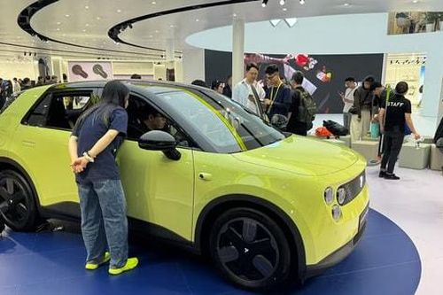 Trung Quốc lập kỷ lục mới về xe điện hóa
