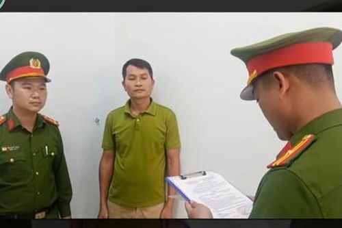 Bực tức vì bạn nhậu bị trêu, gã đàn ông vác dao chém người nguy kịch