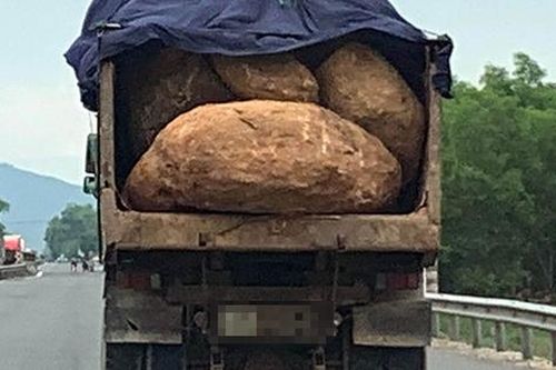 Truy tìm xe tải làm rơi đá khiến 2 người thương vong ở Lâm Đồng