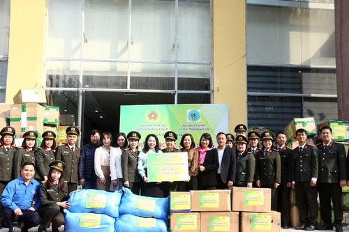 Công an Hà Nội chung sức, đồng lòng hướng về người dân tỉnh Đắk Lắk