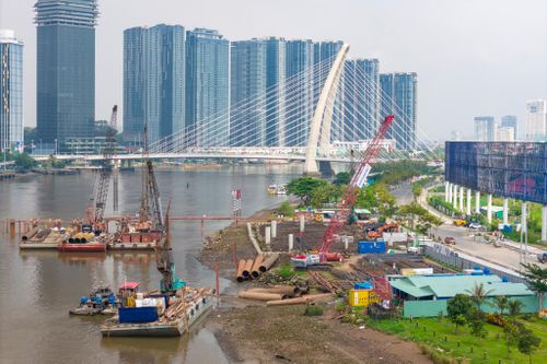 Cầu đi bộ nghìn tỷ vượt sông Sài Gòn sau gần 9 tháng khởi công