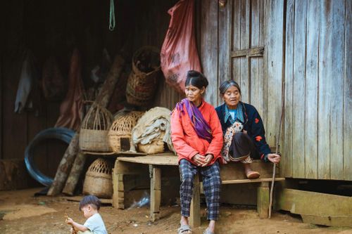 Cảnh ít thấy bên trong làng ở Măng Đen