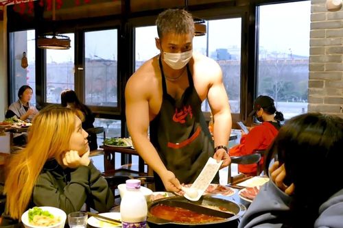 Nền kinh tế 'trai đẹp' bán sắc kiếm tiền ở Trung Quốc