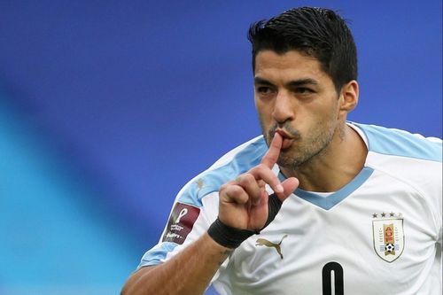 Suarez gây tranh cãi dữ dội