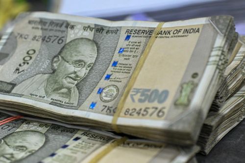 Đồng rupee ngày càng yếu