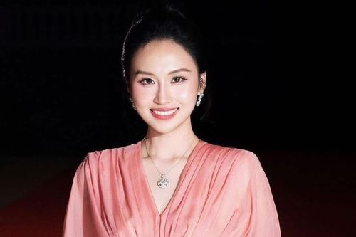 Túi xách bản giới hạn của dâu cả nhà tỷ phú Phạm Nhật Vượng