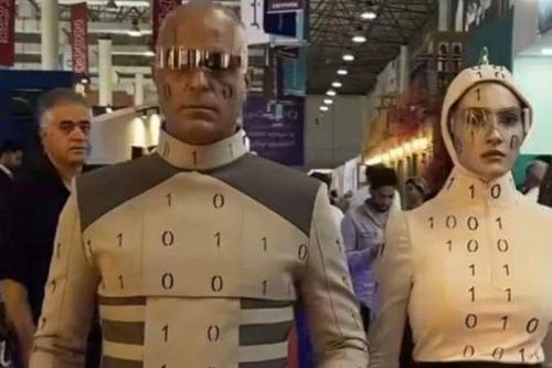 Robot 'công nghệ cao' ở Iran bị bóc mẽ là người thật đóng giả