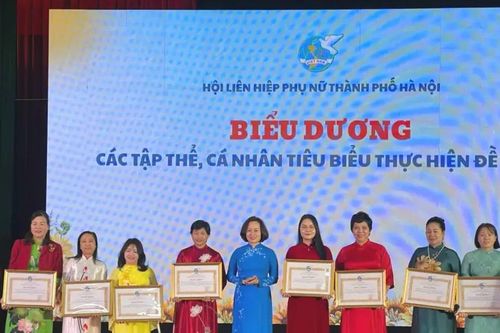 Hà Nội: biểu dương các điển hình tạo việc làm cho lao động nữ