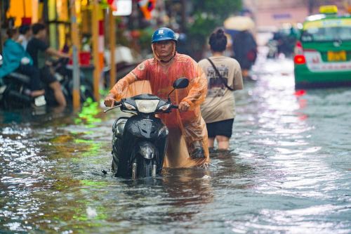 Dự báo thời tiết 10.12: TP.HCM và Nam Bộ mưa to đến rất to