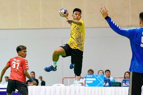 Đội tuyển bóng ném và bóng chày tham gia tranh tài: Bóng ném khởi đầu suôn sẻ