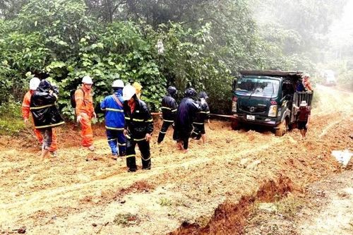 Quảng Trị: Tăng nguồn, kéo lưới để cấp điện cho vùng 'lõm' giữa rừng Trường Sơn