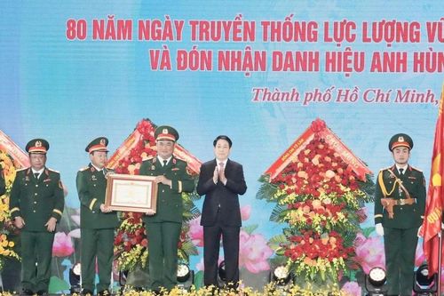 Chủ tịch nước Lương Cường trao danh hiệu Anh hùng Lực lượng vũ trang nhân dân tặng Quân khu 7