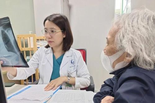 Nữ Phó Giáo sư trẻ nhất ngành y luôn 'đau đáu' vì bệnh lý teo yếu cơ ở người già