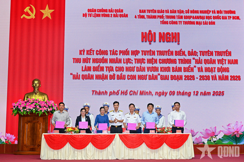 Vùng 2 Hải quân ký kết chương trình phối hợp tuyên truyền biển đảo và thu hút nguồn nhân lực