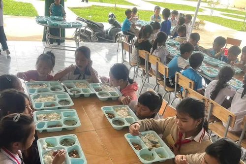 Đắk Lắk: Nhiều trường lo lắng vì dự án 'Nuôi em' tạm dừng hoạt động
