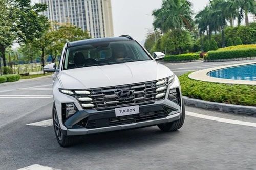 Hyundai Tucson đang giảm 58 triệu đồng, quyết 'khô máu' với tân binh