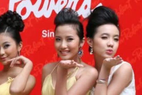 Lộ ảnh quá khứ gây bàn tán của vợ thiếu gia Phan Thành