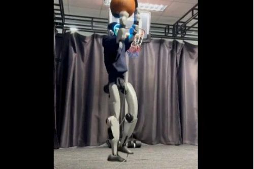 Robot G1 của Trung Quốc chơi bóng rổ như vận động viên