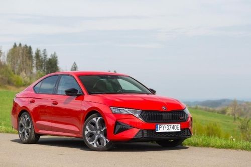 Cận cảnh Skoda Octavia vRS bất ngờ có mặt tại đại lý, giá từ 1,5 tỷ đồng