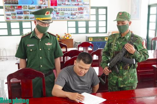 Bắt quả tang 2 đối tượng vận chuyển pháo hoa nổ trong khu vực giới