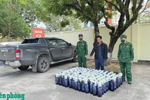BĐBP tỉnh Quảng Ninh bắt giữ vụ vận chuyển khí cười số lượng lớn