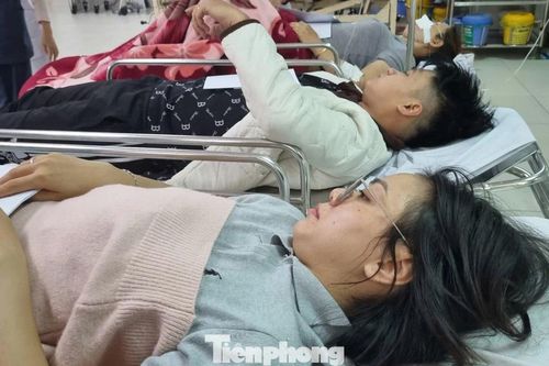 Cô dâu bàng hoàng kể khoảnh khắc ô tô khách va chạm với xe đầu kéo khiến 11 người thương vong