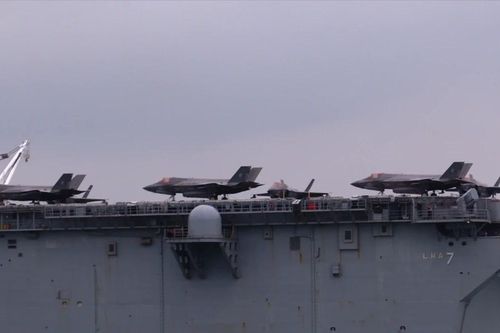 Nhìn gần siêu tàu đổ bộ mang tiêm kích F-35B của Mỹ đến thăm Đà Nẵng