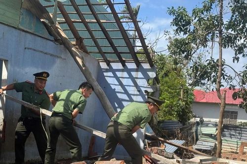 Lực lượng công an cứu hơn 2.000 người, hỗ trợ di dời hàng chục nghìn hộ dân trong bão lũ