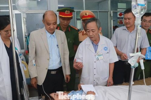 Vụ tai nạn 11 người thương vong: Bệnh viện kích hoạt quy trình báo động đỏ cứu nạn nhân